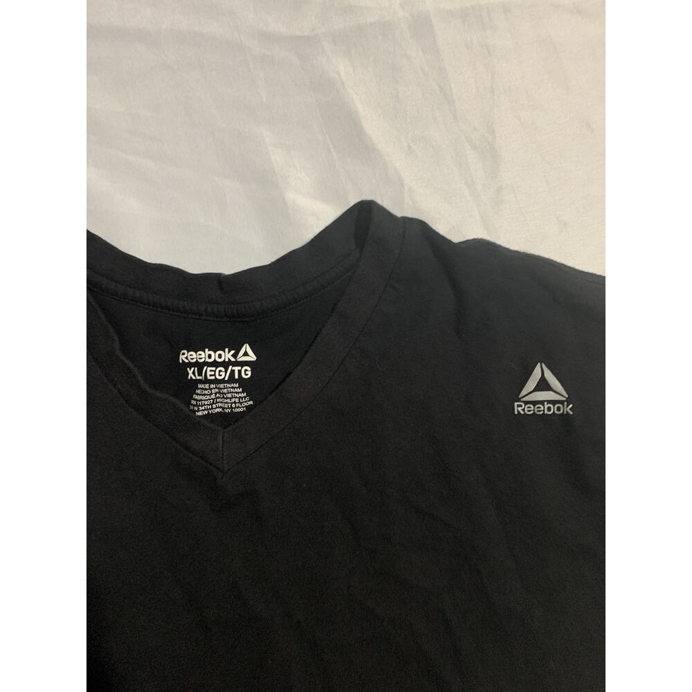Reebok Black V-Neck Short Sleeve Athletic T-Shirt Men's XL/EG/TG‎ - Picture 2 of 3